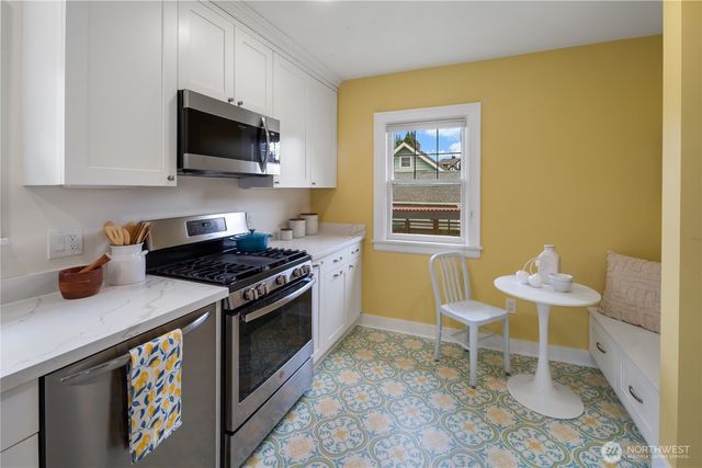 7529 32nd Avenue NW, Seattle, WA 98117
