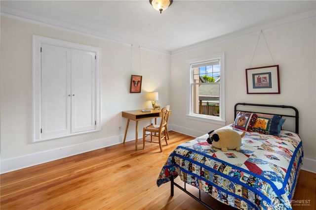 7529 32nd Avenue NW, Seattle, WA 98117