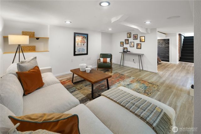 7529 32nd Avenue NW, Seattle, WA 98117