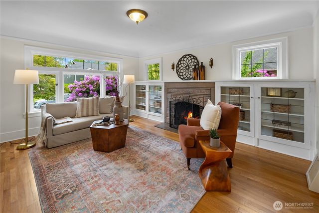 7529 32nd Avenue NW, Seattle, WA 98117