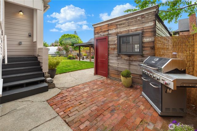 7529 32nd Avenue NW, Seattle, WA 98117