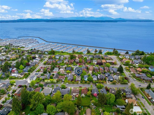 7529 32nd Avenue NW, Seattle, WA 98117
