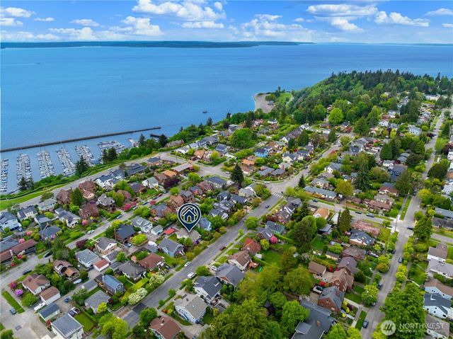 7529 32nd Avenue NW, Seattle, WA 98117