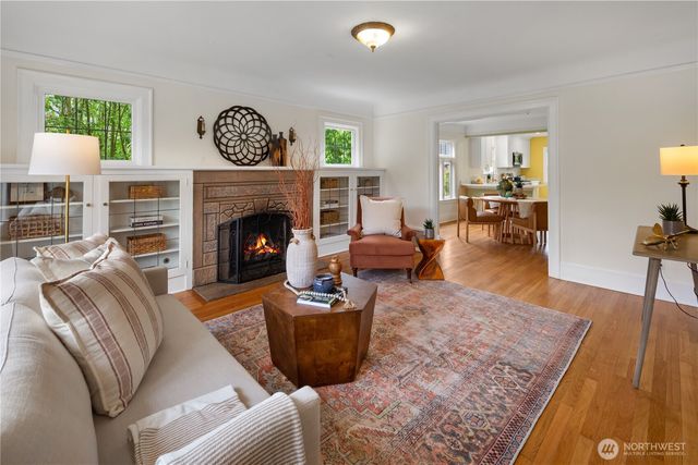7529 32nd Avenue NW, Seattle, WA 98117