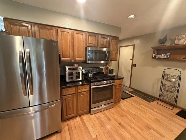 2451 S Country Lane, Beloit, WI 53511