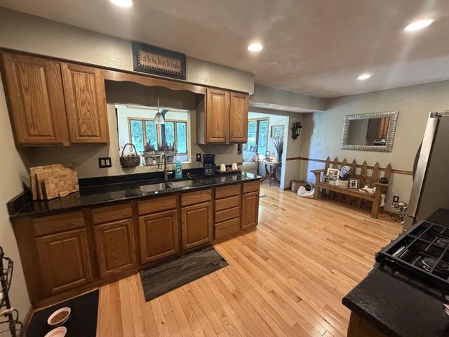2451 S Country Lane, Beloit, WI 53511