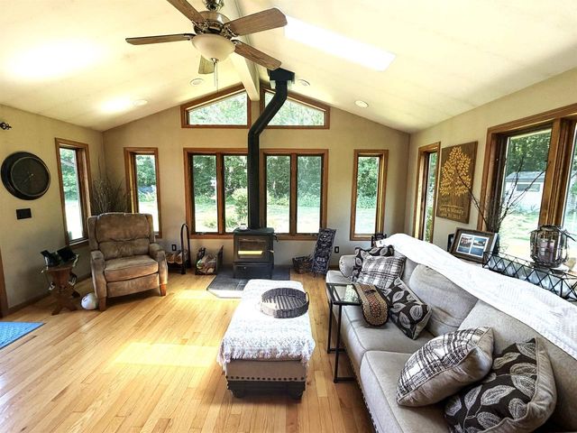 2451 S Country Lane, Beloit, WI 53511
