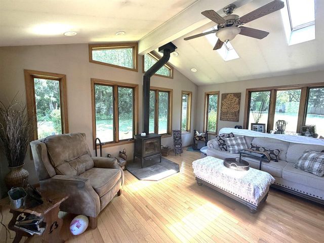 2451 S Country Lane, Beloit, WI 53511