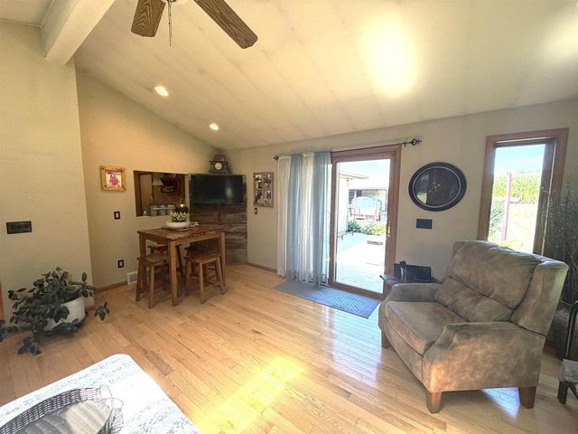 2451 S Country Lane, Beloit, WI 53511