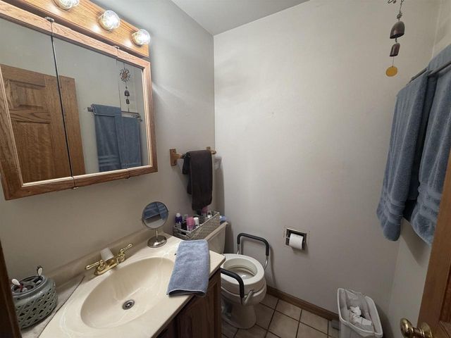 2451 S Country Lane, Beloit, WI 53511