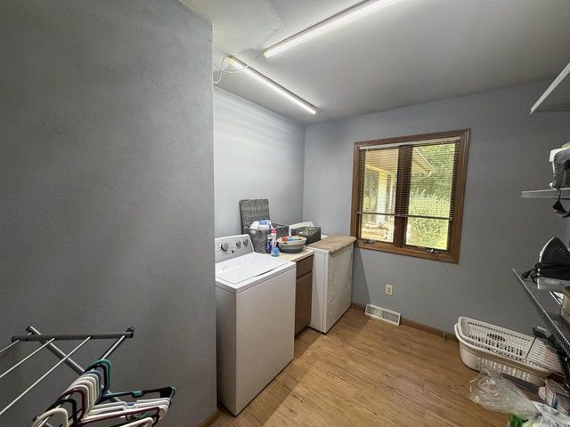 2451 S Country Lane, Beloit, WI 53511