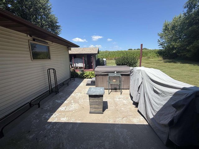 2451 S Country Lane, Beloit, WI 53511