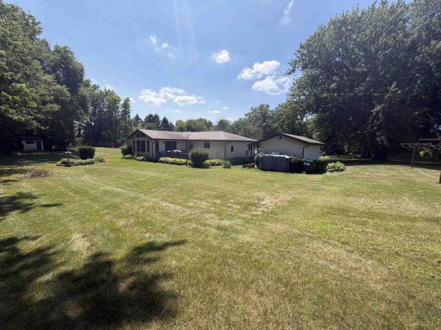 2451 S Country Lane, Beloit, WI 53511