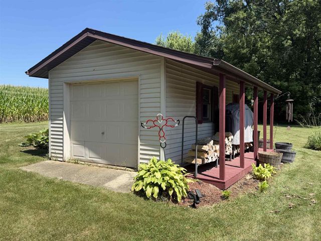 2451 S Country Lane, Beloit, WI 53511