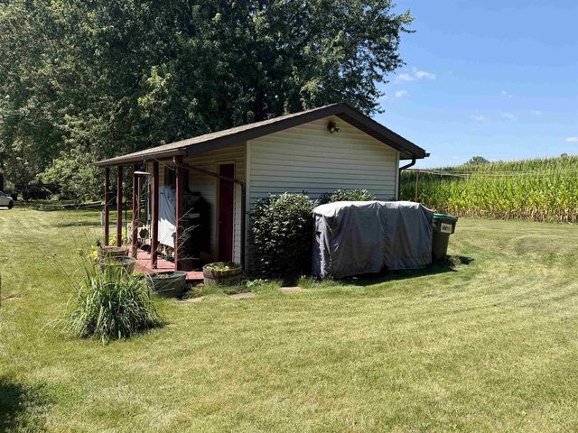 2451 S Country Lane, Beloit, WI 53511