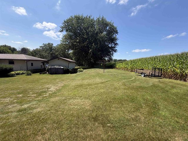 2451 S Country Lane, Beloit, WI 53511