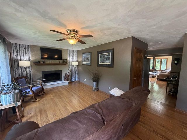 2451 S Country Lane, Beloit, WI 53511