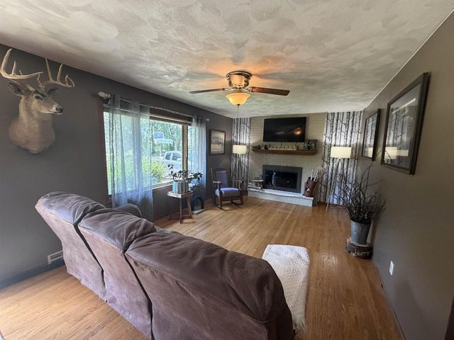 2451 S Country Lane, Beloit, WI 53511