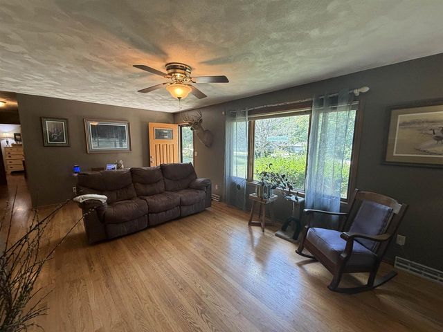 2451 S Country Lane, Beloit, WI 53511