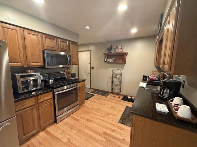 2451 S Country Lane, Beloit, WI 53511