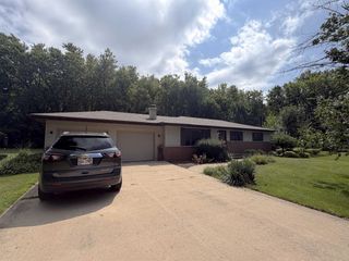 2451 S Country Lane, Beloit, WI 53511