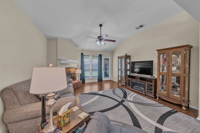 5909 Colebrook Court, Arlington, TX 76017