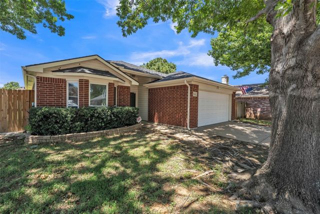 5909 Colebrook Court, Arlington, TX 76017
