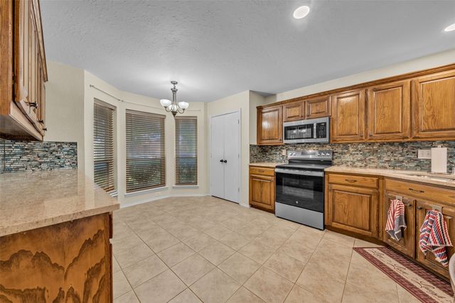 5909 Colebrook Court, Arlington, TX 76017
