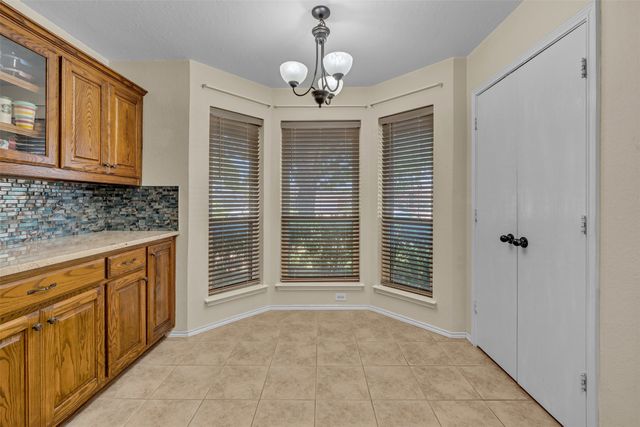 5909 Colebrook Court, Arlington, TX 76017