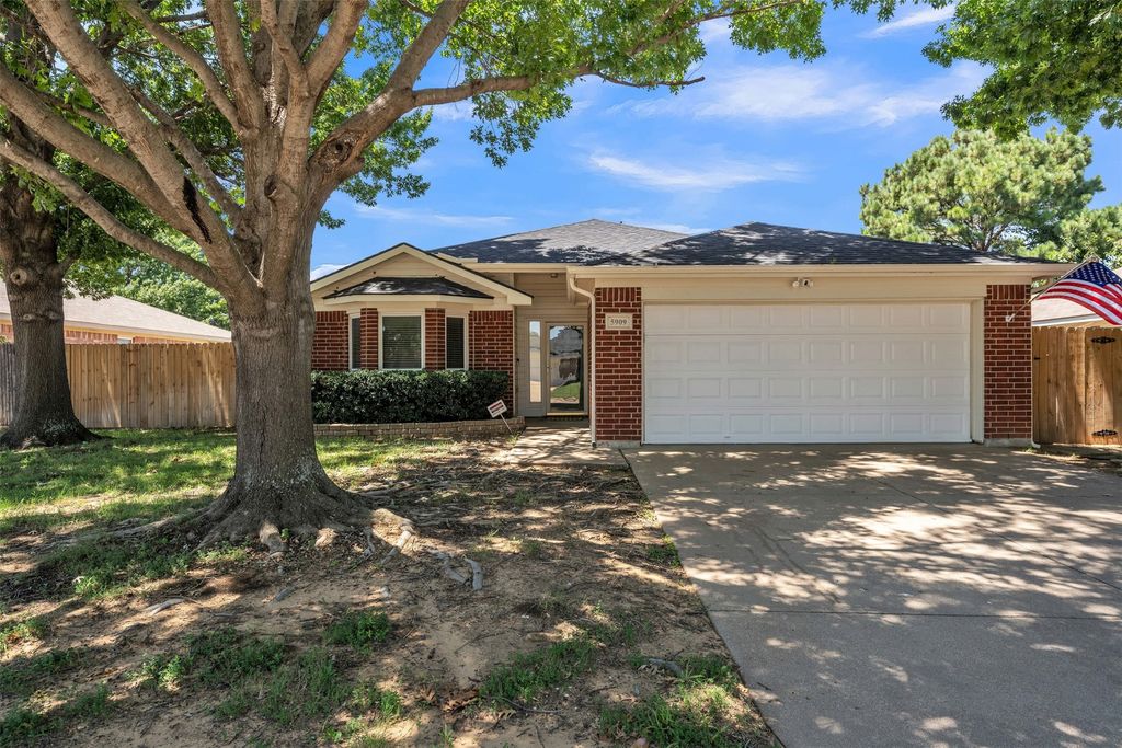5909 Colebrook Court, Arlington, TX 76017