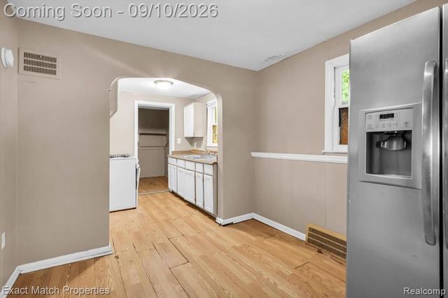 583 E Madison Avenue, Pontiac, MI 48340