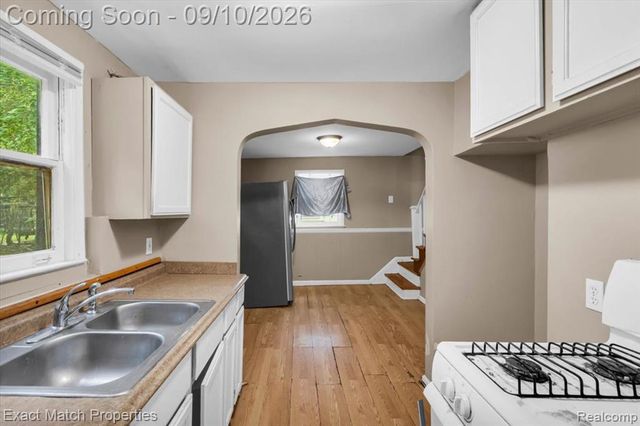 583 E Madison Avenue, Pontiac, MI 48340