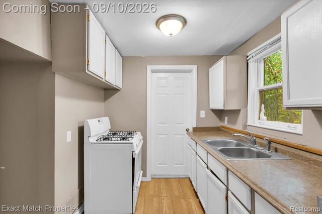 583 E Madison Avenue, Pontiac, MI 48340