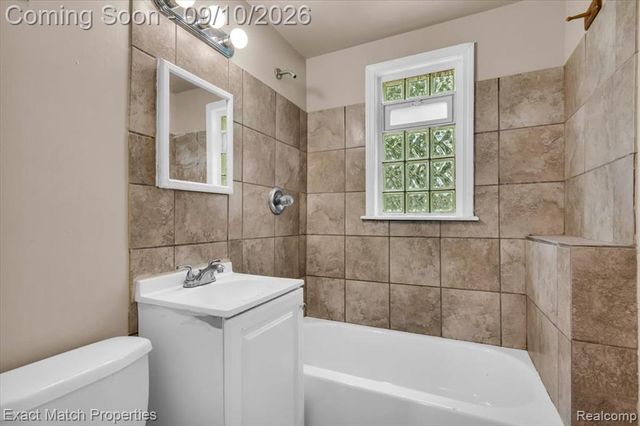 583 E Madison Avenue, Pontiac, MI 48340