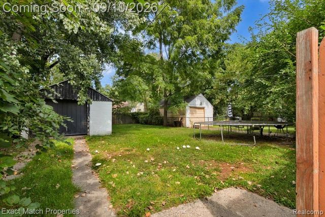 583 E Madison Avenue, Pontiac, MI 48340