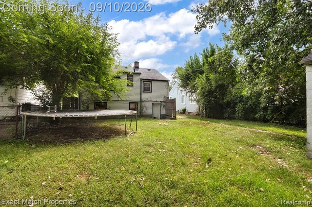 583 E Madison Avenue, Pontiac, MI 48340