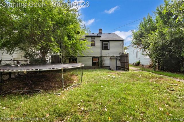 583 E Madison Avenue, Pontiac, MI 48340