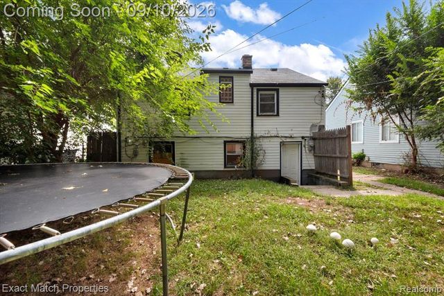 583 E Madison Avenue, Pontiac, MI 48340
