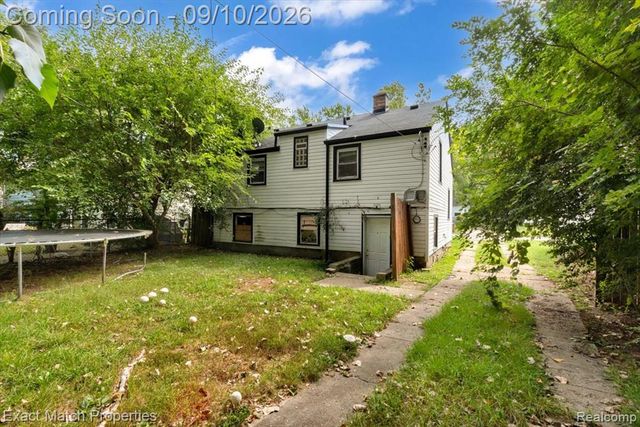 583 E Madison Avenue, Pontiac, MI 48340