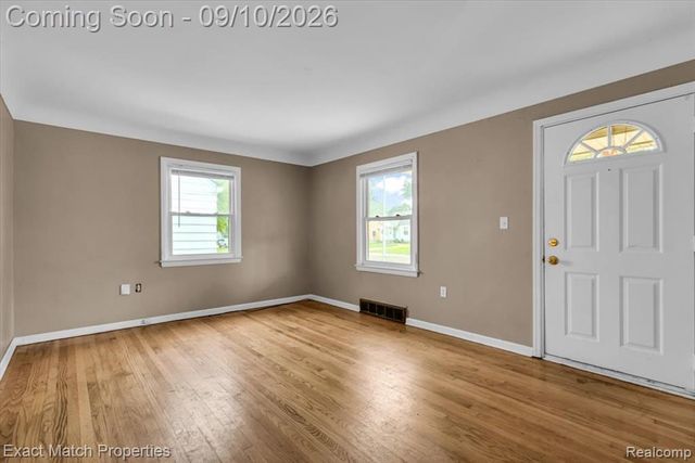 583 E Madison Avenue, Pontiac, MI 48340