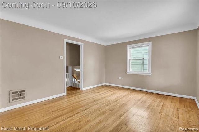 583 E Madison Avenue, Pontiac, MI 48340