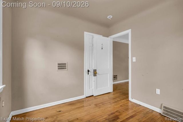 583 E Madison Avenue, Pontiac, MI 48340