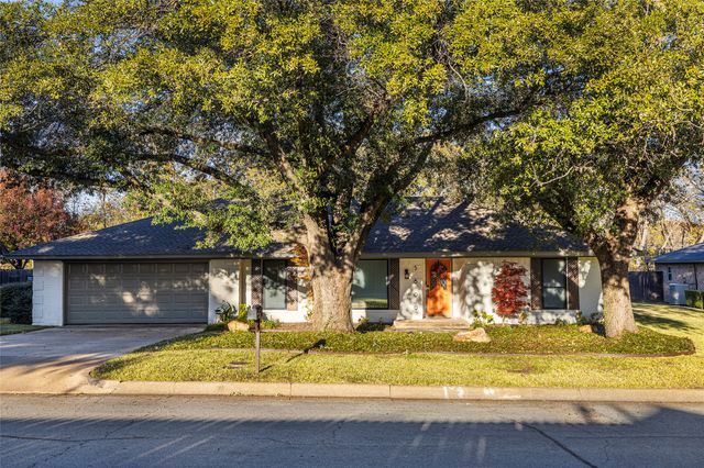 5809 Rayburn Drive, Fort Worth, TX 76133