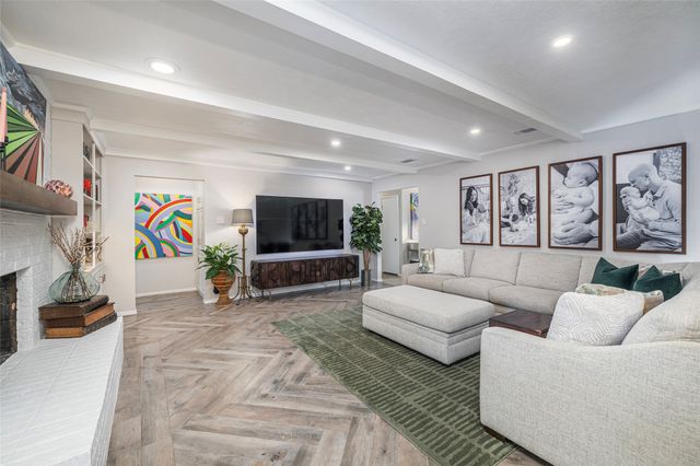 5809 Rayburn Drive, Fort Worth, TX 76133