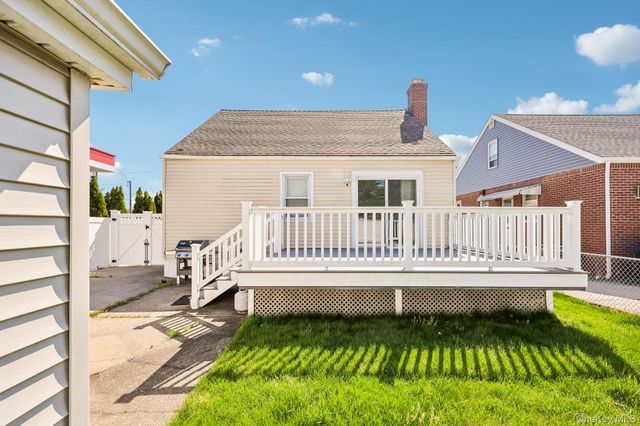 12 Scherer Boulevard, Franklin Square, NY 11010