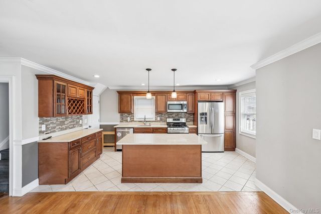 12 Scherer Boulevard, Franklin Square, NY 11010
