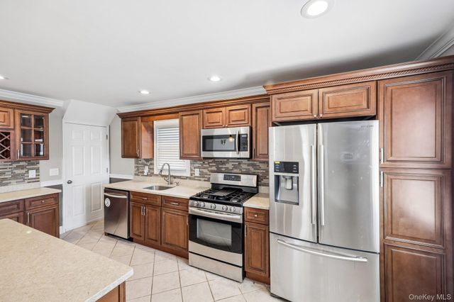 12 Scherer Boulevard, Franklin Square, NY 11010