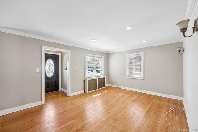 12 Scherer Boulevard, Franklin Square, NY 11010