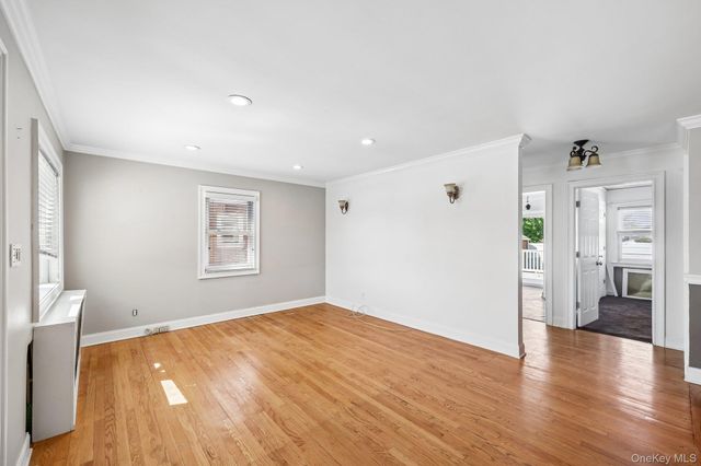 12 Scherer Boulevard, Franklin Square, NY 11010