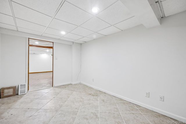 12 Scherer Boulevard, Franklin Square, NY 11010